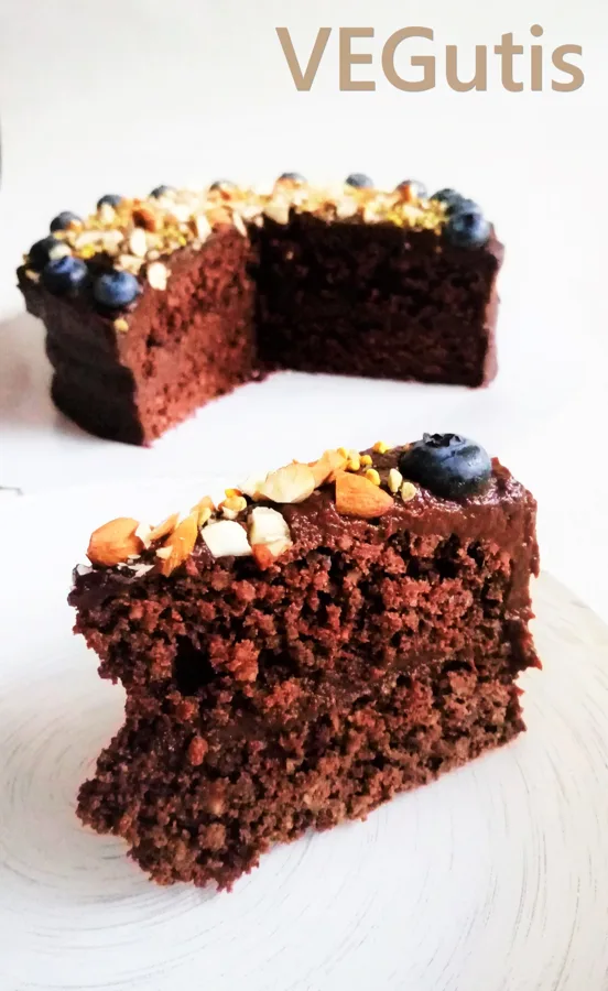 Šokoladinis tortas su saldžiųjų bulvių ir bananų kremu, gluten-free
